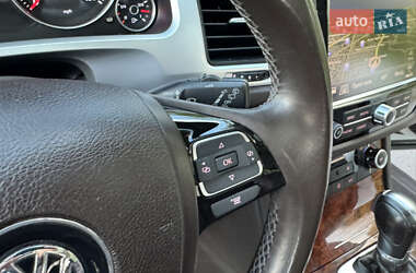 Внедорожник / Кроссовер Volkswagen Touareg 2012 в 