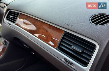 Внедорожник / Кроссовер Volkswagen Touareg 2012 в 
