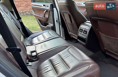 Внедорожник / Кроссовер Volkswagen Touareg 2012 в 