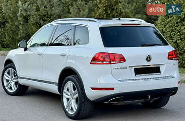 Внедорожник / Кроссовер Volkswagen Touareg 2012 в 