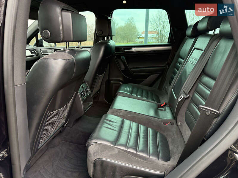 Позашляховик / Кросовер Volkswagen Touareg 2017 в Івано-Франківську