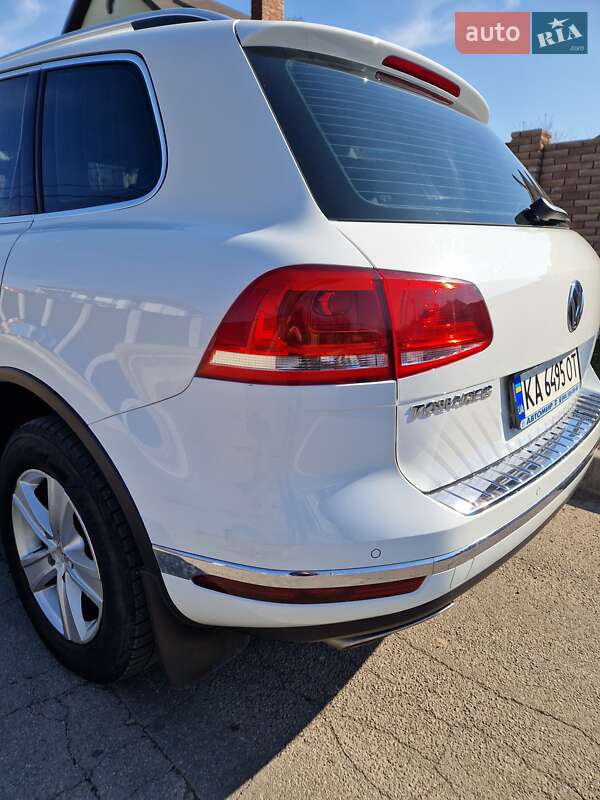 Внедорожник / Кроссовер Volkswagen Touareg 2016 в Киеве