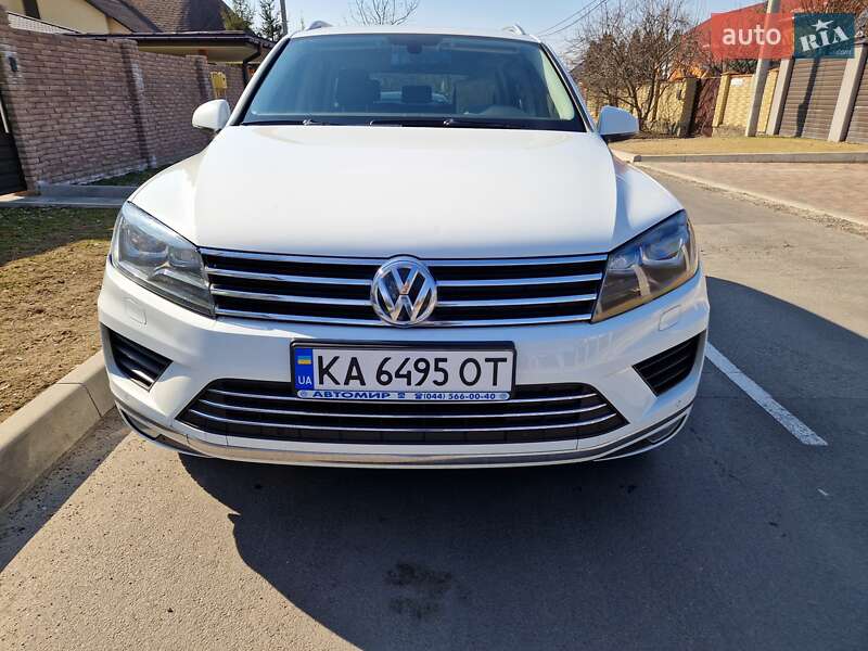 Внедорожник / Кроссовер Volkswagen Touareg 2016 в Киеве