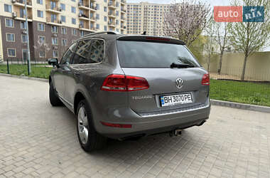 Внедорожник / Кроссовер Volkswagen Touareg 2010 в 