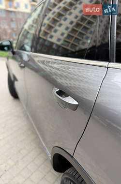 Внедорожник / Кроссовер Volkswagen Touareg 2010 в 