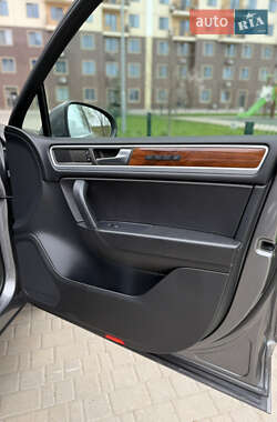Внедорожник / Кроссовер Volkswagen Touareg 2010 в 