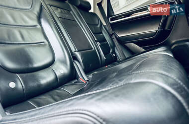 Внедорожник / Кроссовер Volkswagen Touareg 2011 в 