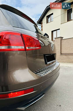 Внедорожник / Кроссовер Volkswagen Touareg 2011 в 
