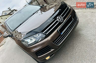 Внедорожник / Кроссовер Volkswagen Touareg 2011 в 