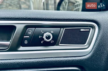 Внедорожник / Кроссовер Volkswagen Touareg 2011 в 