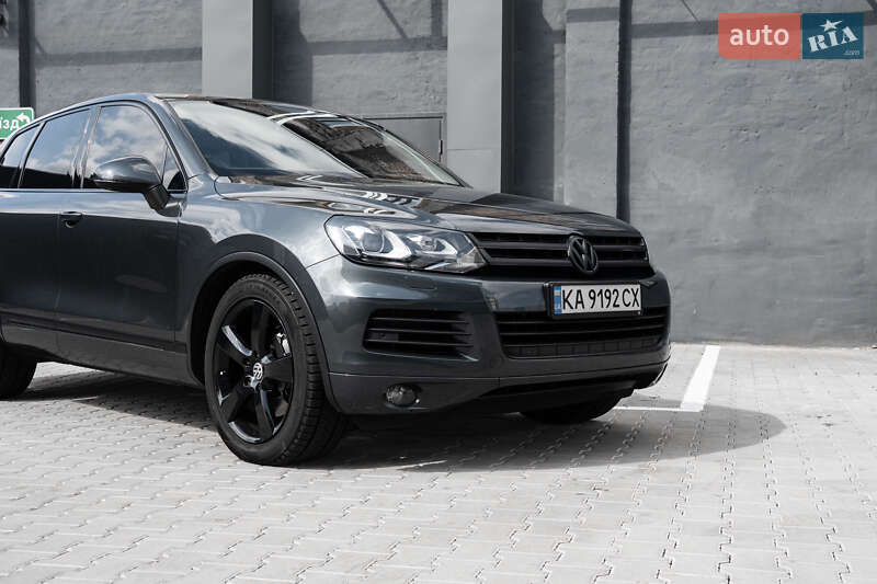 Позашляховик / Кросовер Volkswagen Touareg 2013 в Києві
