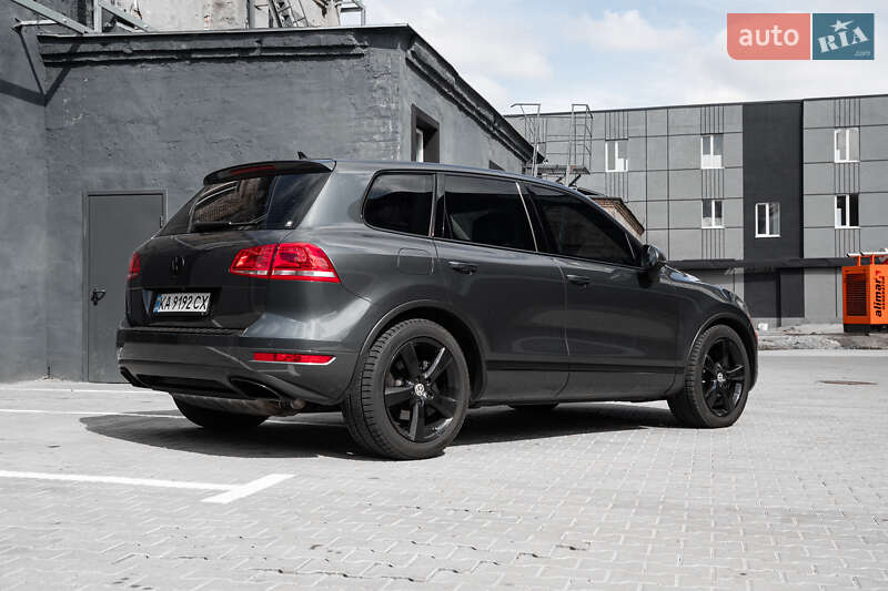 Позашляховик / Кросовер Volkswagen Touareg 2013 в Києві