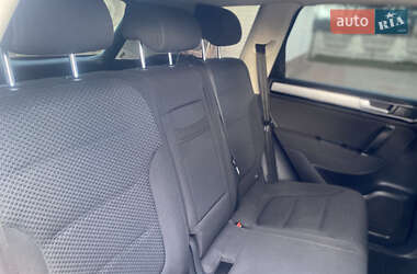 Внедорожник / Кроссовер Volkswagen Touareg 2016 в 
