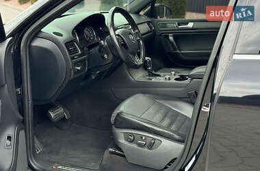 Внедорожник / Кроссовер Volkswagen Touareg 2013 в 