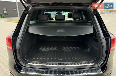 Внедорожник / Кроссовер Volkswagen Touareg 2013 в 