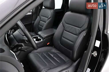 Внедорожник / Кроссовер Volkswagen Touareg 2014 в 