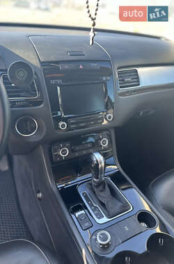 Внедорожник / Кроссовер Volkswagen Touareg 2014 в 