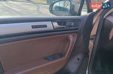 Внедорожник / Кроссовер Volkswagen Touareg 2010 в 