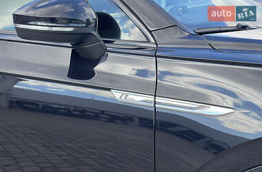 Внедорожник / Кроссовер Volkswagen Touareg 2019 в 