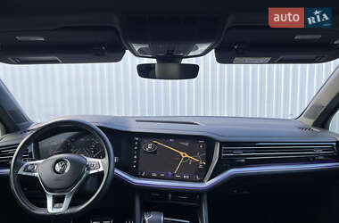 Внедорожник / Кроссовер Volkswagen Touareg 2019 в 