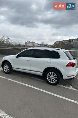 Внедорожник / Кроссовер Volkswagen Touareg 2013 в 