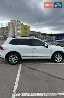 Внедорожник / Кроссовер Volkswagen Touareg 2013 в 