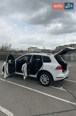 Внедорожник / Кроссовер Volkswagen Touareg 2013 в 