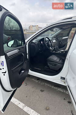 Внедорожник / Кроссовер Volkswagen Touareg 2013 в 