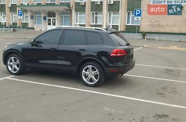 Позашляховик / Кросовер Volkswagen Touareg 2015 в Києві