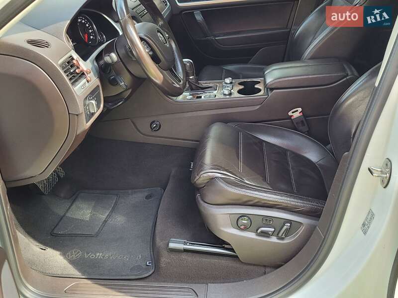 Внедорожник / Кроссовер Volkswagen Touareg 2017 в Полтаве