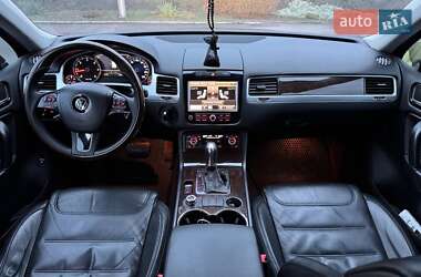 Позашляховик / Кросовер Volkswagen Touareg 2012 в 