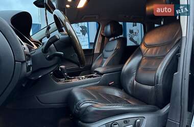 Позашляховик / Кросовер Volkswagen Touareg 2012 в 