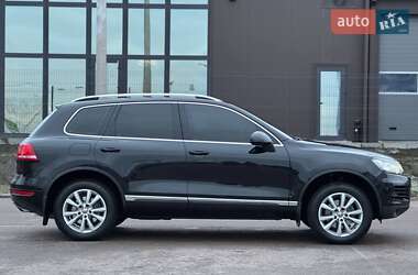 Позашляховик / Кросовер Volkswagen Touareg 2012 в 