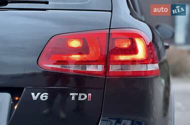 Позашляховик / Кросовер Volkswagen Touareg 2012 в 