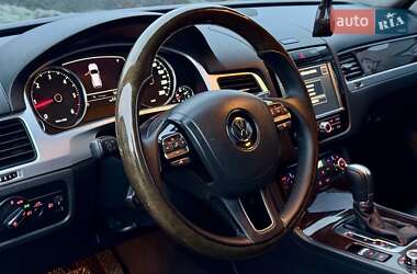 Позашляховик / Кросовер Volkswagen Touareg 2012 в 