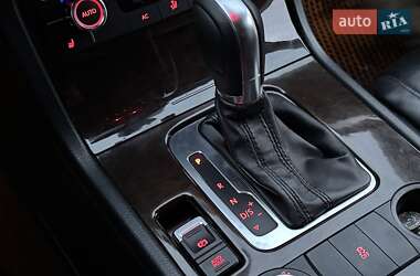 Позашляховик / Кросовер Volkswagen Touareg 2012 в 