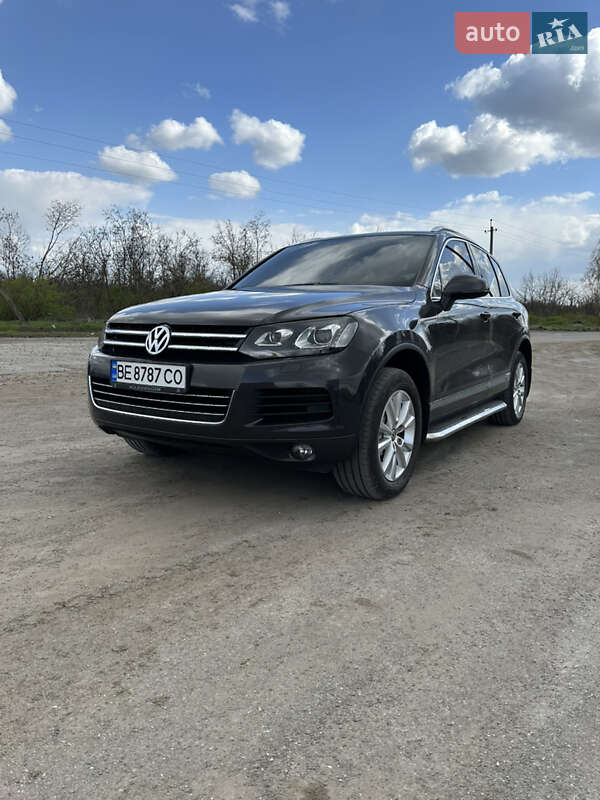 Внедорожник / Кроссовер Volkswagen Touareg 2012 в Николаеве