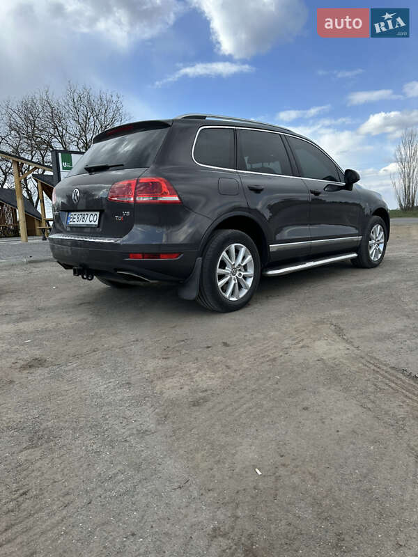 Внедорожник / Кроссовер Volkswagen Touareg 2012 в Николаеве