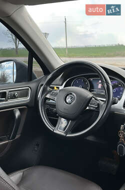 Позашляховик / Кросовер Volkswagen Touareg 2012 в 