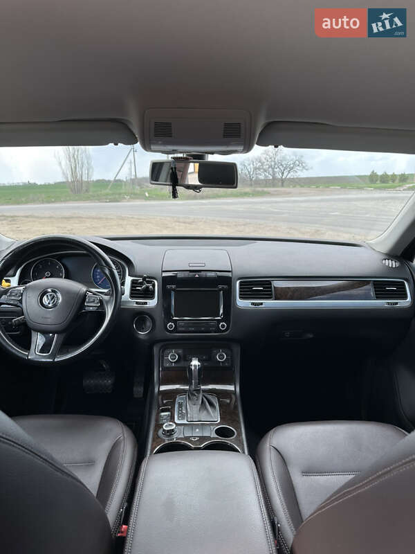 Внедорожник / Кроссовер Volkswagen Touareg 2012 в Николаеве