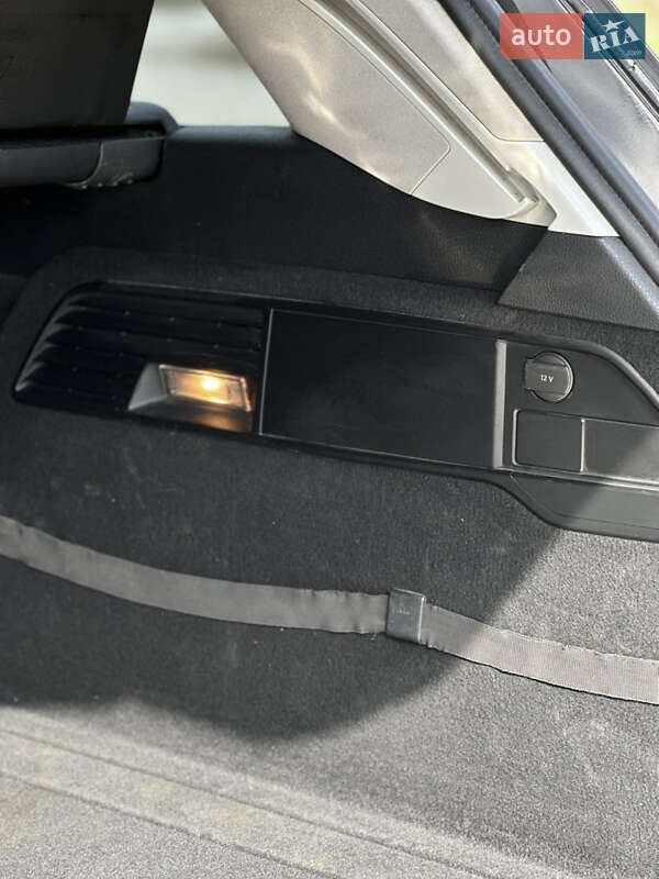 Внедорожник / Кроссовер Volkswagen Touareg 2012 в Николаеве