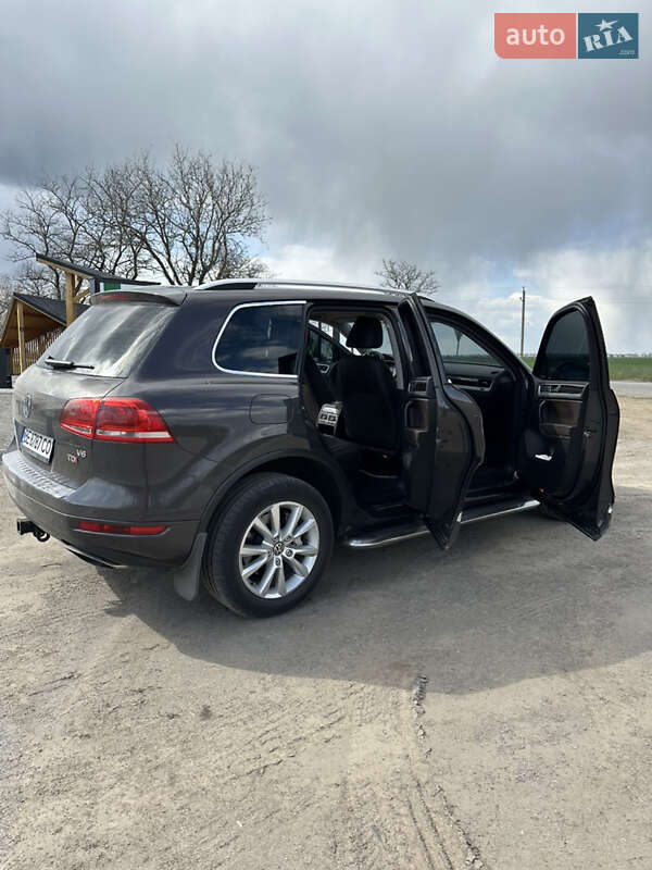 Внедорожник / Кроссовер Volkswagen Touareg 2012 в Николаеве