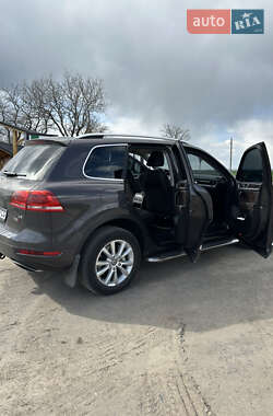 Позашляховик / Кросовер Volkswagen Touareg 2012 в 