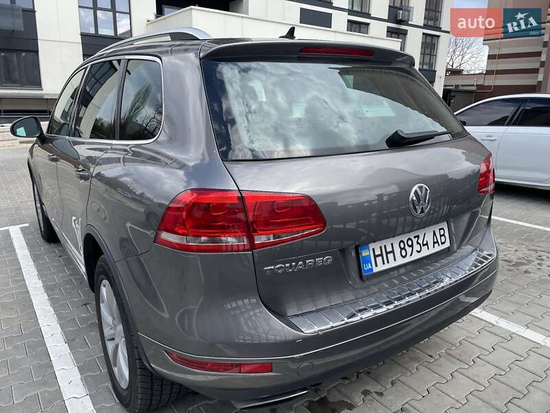 Внедорожник / Кроссовер Volkswagen Touareg 2011 в Одессе