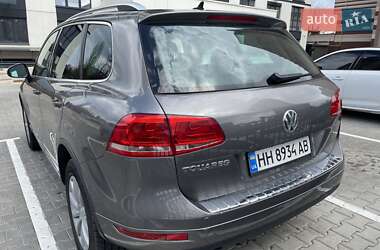 Позашляховик / Кросовер Volkswagen Touareg 2011 в 