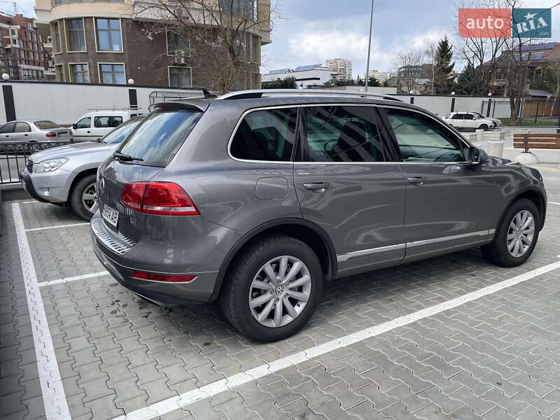 Внедорожник / Кроссовер Volkswagen Touareg 2011 в Одессе