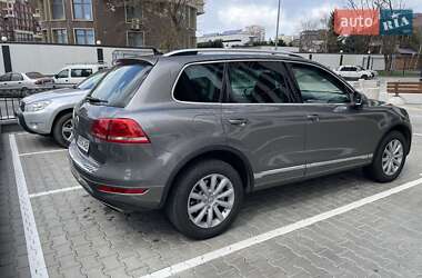 Позашляховик / Кросовер Volkswagen Touareg 2011 в 