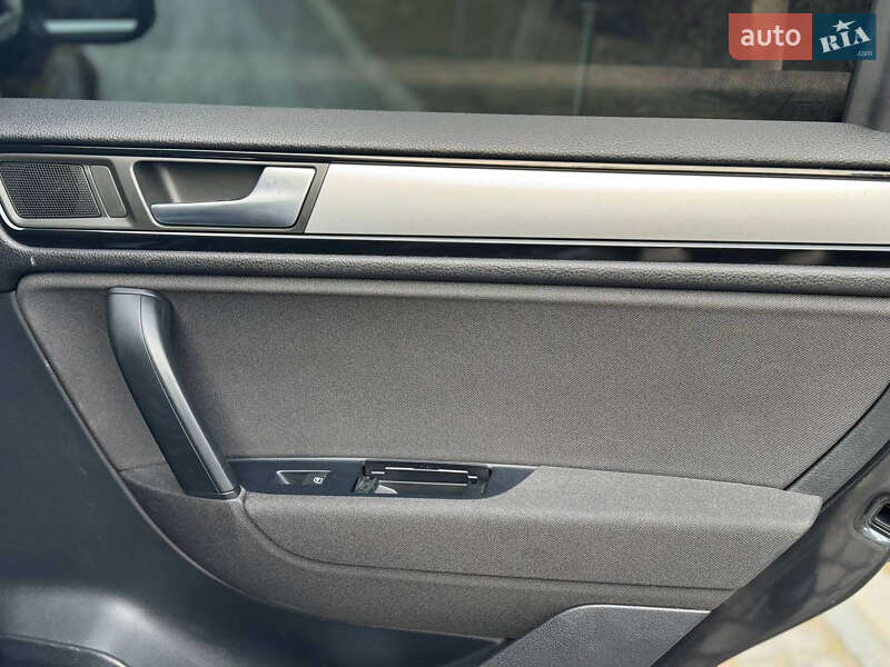Позашляховик / Кросовер Volkswagen Touareg 2013 в Дунаївцях