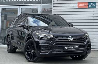 Внедорожник / Кроссовер Volkswagen Touareg 2018 в 