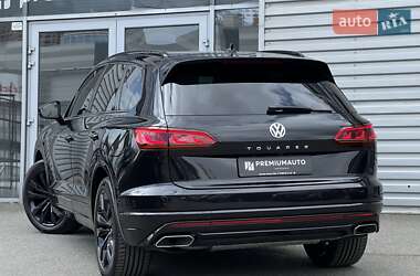 Внедорожник / Кроссовер Volkswagen Touareg 2018 в 